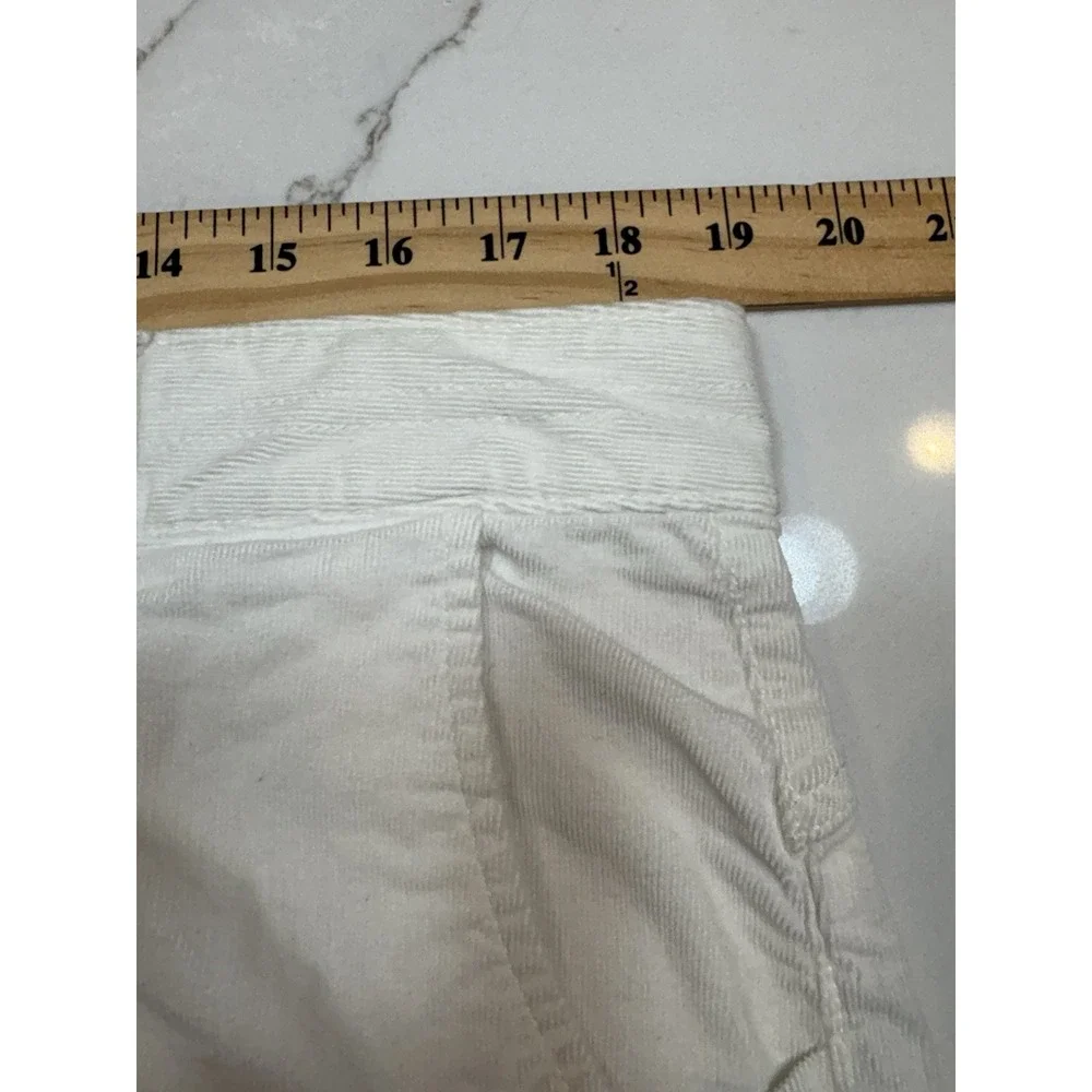 Athleta pica white